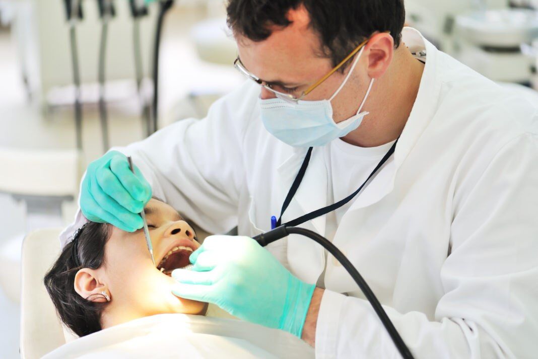سرعت انتقال ویروس کرونا ۹ برابر شد/ برای اقدامات زیبایی و غیرضروری به دندانپزشکی نروید