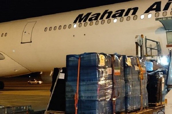 دومین هواپیمای حامل کمک ایران وارد فرودگاه بین‌المللی بیروت شد