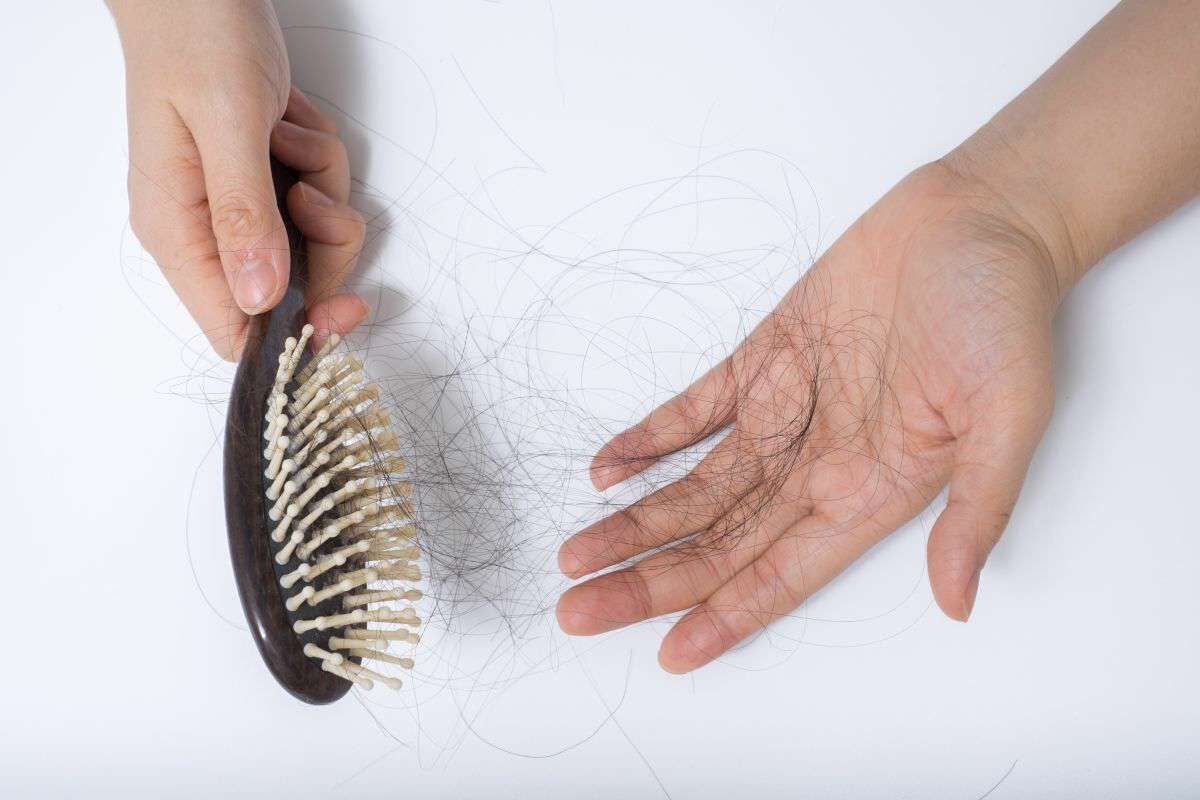ریزش دائمی مو را در این ۶ دلیل بررسی کنید
