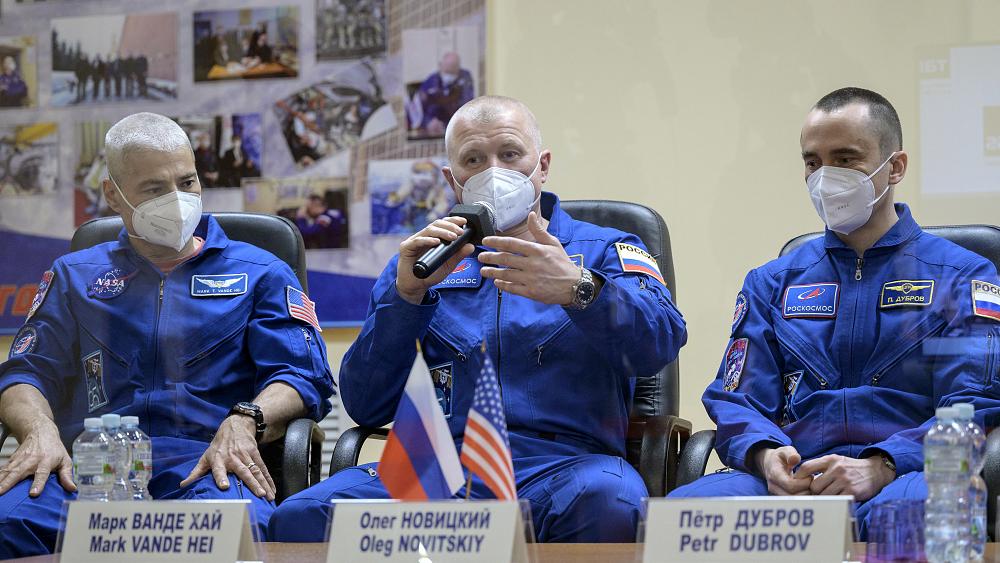فضانوردان اعزامی به ایستگاه بین‌المللی تا رسیدن به مدار زمین ماسک خود را برنداشتند