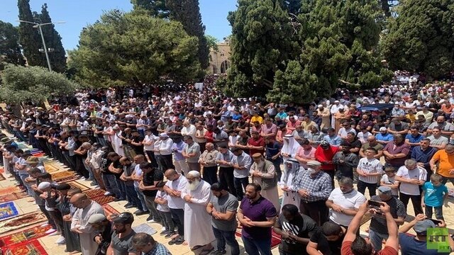 ده‌ها هزار فلسطینی برای اقامه نماز جمعه راهی مسجد الاقصی شدند