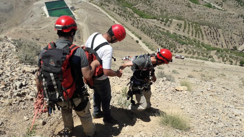 نجات چهار کوهنورد گرفتار در ارتفاعات صفه