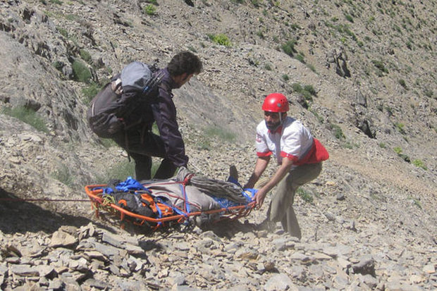 نجات فرد گیر افتاده در ارتفاعات کوه «رنو» ایوان