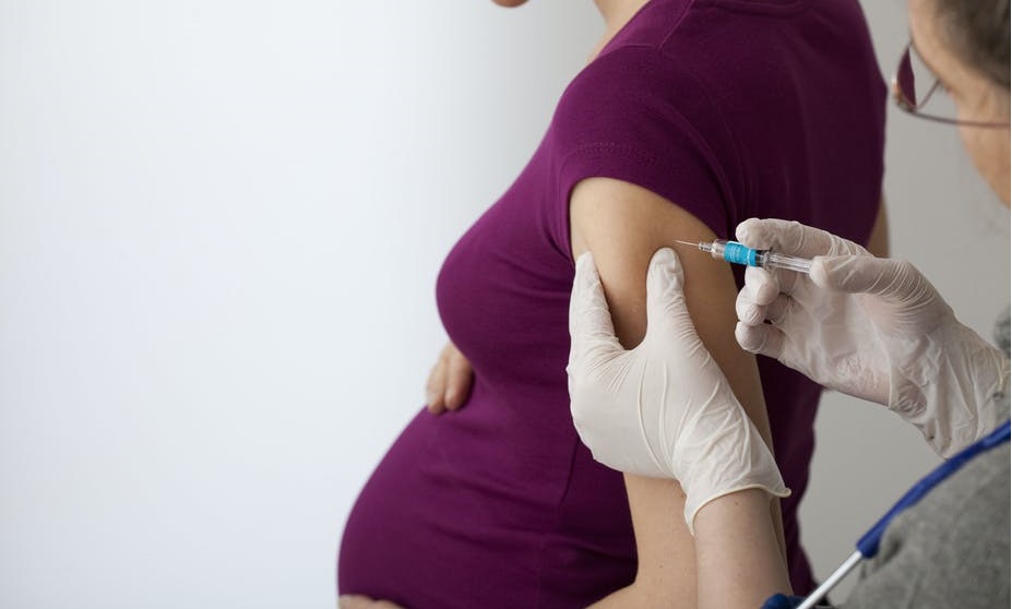 زنان باردار و شیرده کدام واکسن کرونا را بزنند؟