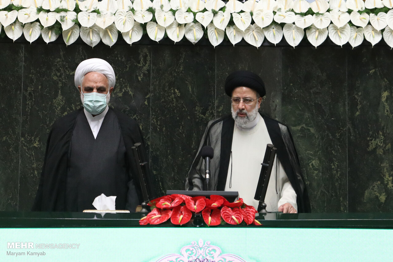 رئیسی سوگند یاد کرد/ رئیس‌جمهور: ایران از هر طرح دیپلماتیک برای لغو تحریم‌ها حمایت می‌کند