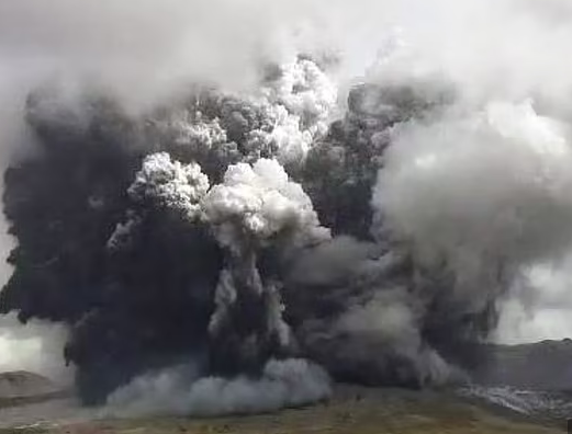فوران آتش فشان کوه آسوی ژاپن+فیلم