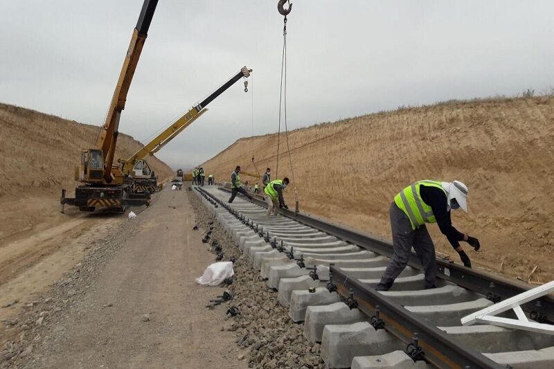 رستمی: برای اتصال راه‌آهن اردبیل به جمهوری آذربایجان اقدام می‌کنیم