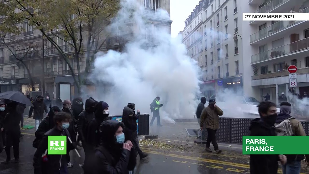 گاز اشک آور پلیس فرانسه علیه معترضان پاریس+ فیلم