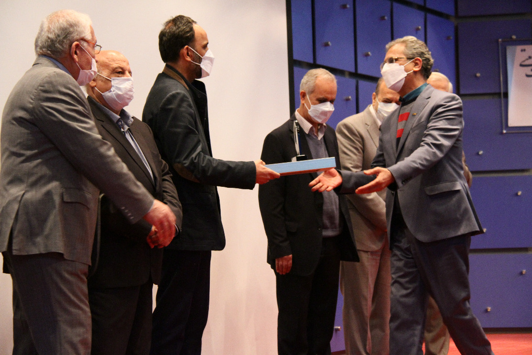 رجا دیپلم زرین افتخار شانزدهمین جشنواره ملی انتشارات روابط عمومی را کسب کرد