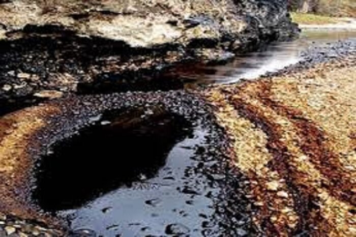 نشت آلودگی چاه نفتی مارون در زمین‌های غیزانیه