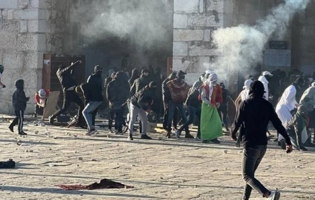یورش صهیونیستها به مسجد الاقصی؛ زخمی شدن شماری از نمازگزاران فلسطینی