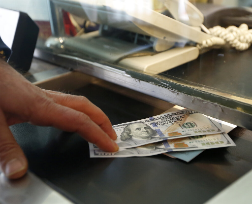 پرداخت سود نقدی ارزی به سپرده‌های ارزی به صورت اسکناس در بانک‌ها
