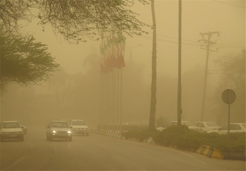 مردم از تردد غیرضروری در هوای آلوده خودداری کنند