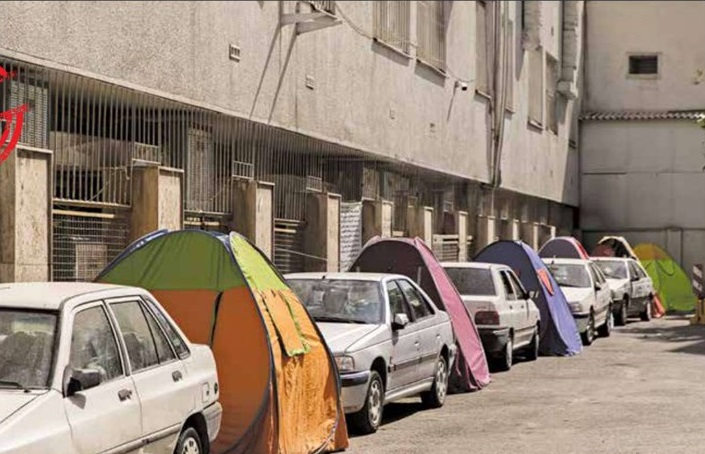 ساکنان نگران چادرهای رنگی