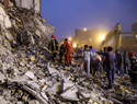 انتقال ۳۳ مصدوم حادثه ریزش ساختمان متروپل در آبادان به مراکز درمانی