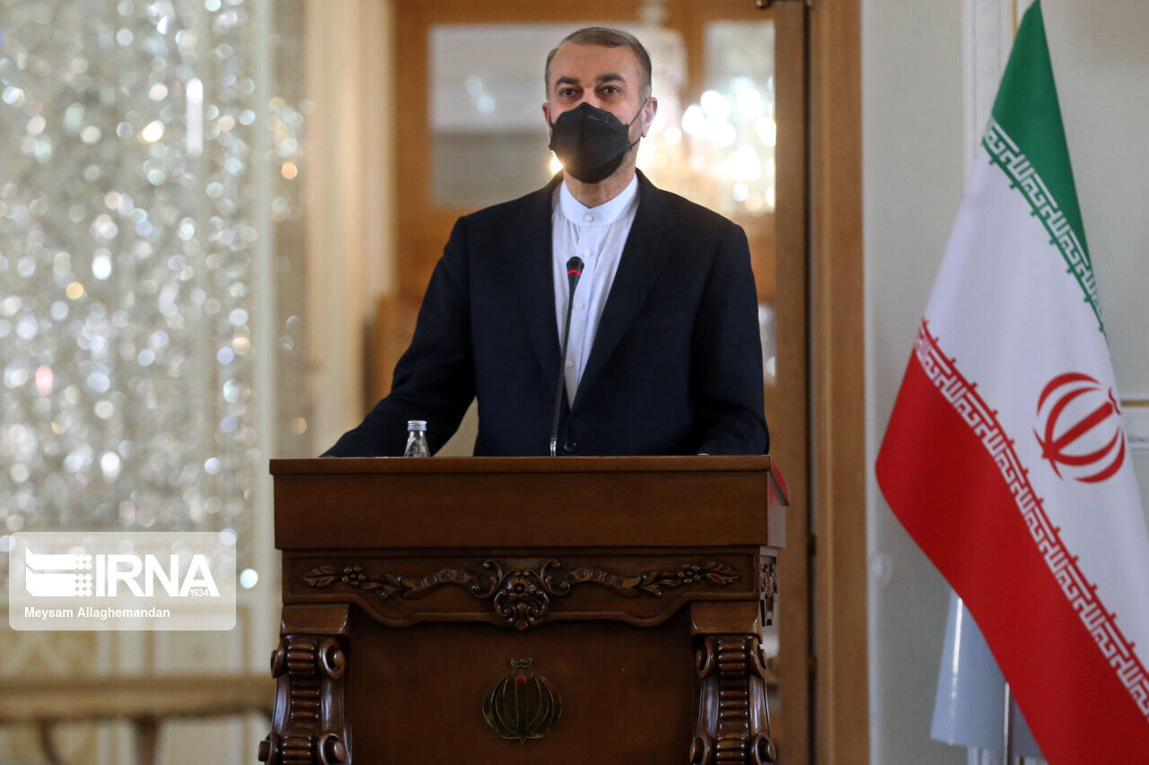 امیرعبداللهیان: برنامه‌ها و دیدگاه‌های اقتصادی و تجاری ایران را در اجلاس داووس تبیین می‌کنم