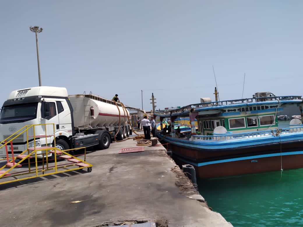 توقیف شناور حامل سوخت قاچاق در جزیره قشم