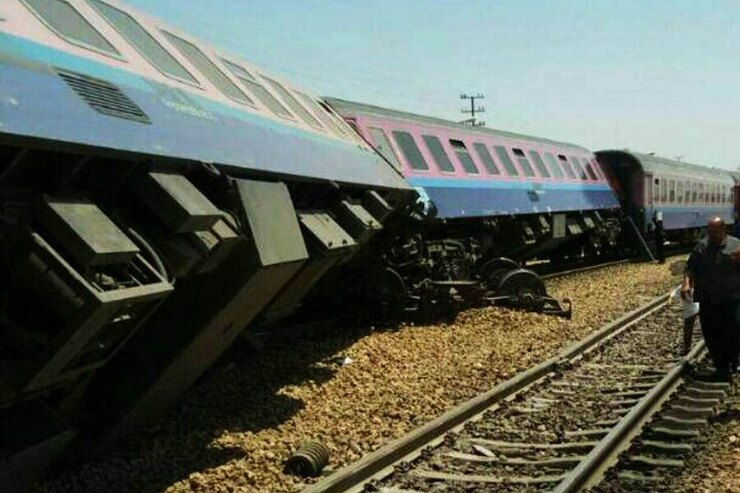 ادامه امدادرسانی به مصدومان حادثه قطار مسافربری طبس - یزد