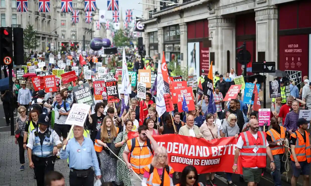 لندن صحنه تظاهرات اعتراضی علیه افزایش افسارگسیخته هزینه‌های زندگی