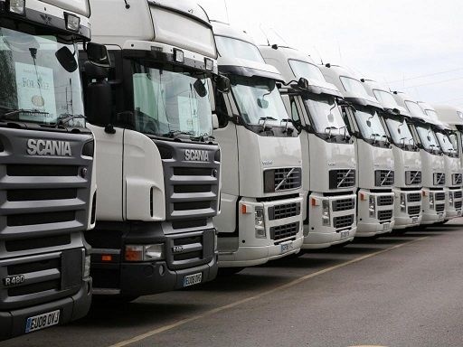 توقف کامیون‌های وارداتی در پیچ و خم آیین‌نامه‌ها