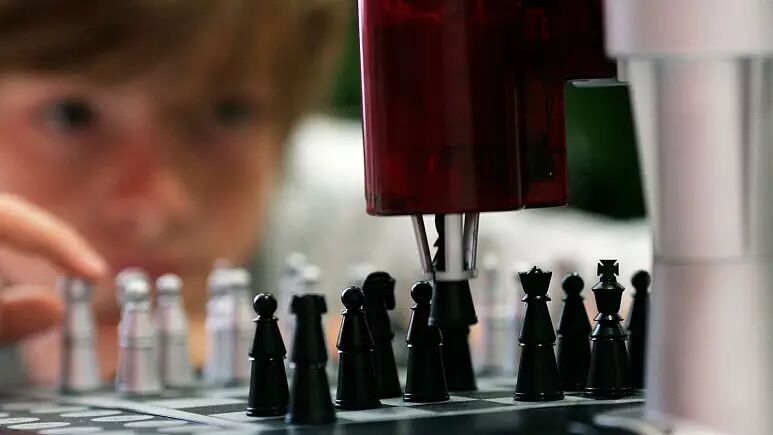 ربات شطرنج‌باز انگشت حریف ۷ساله خود را شکست