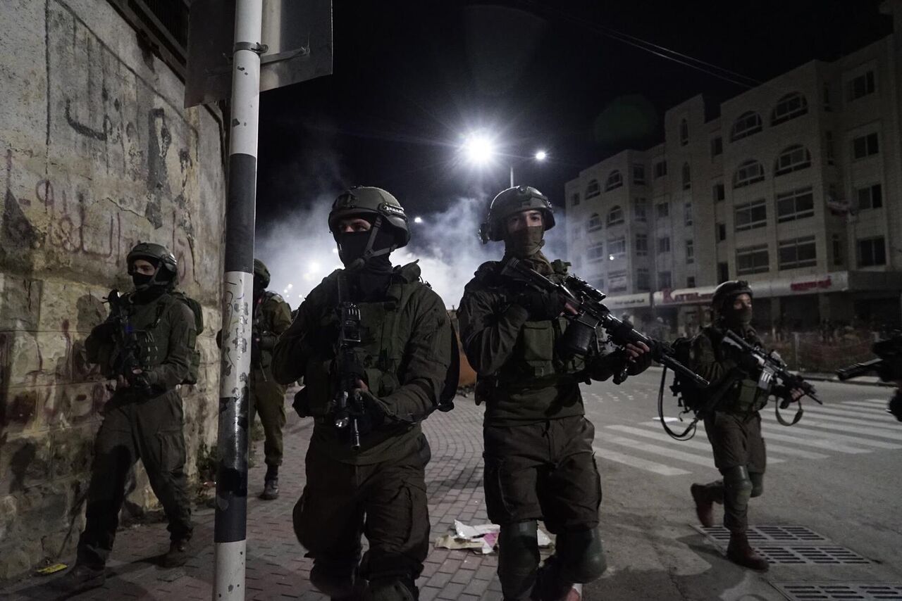 یورش نظامیان صهیونیست‌ به اردوگاه فلسطینیان در کرانه باختری