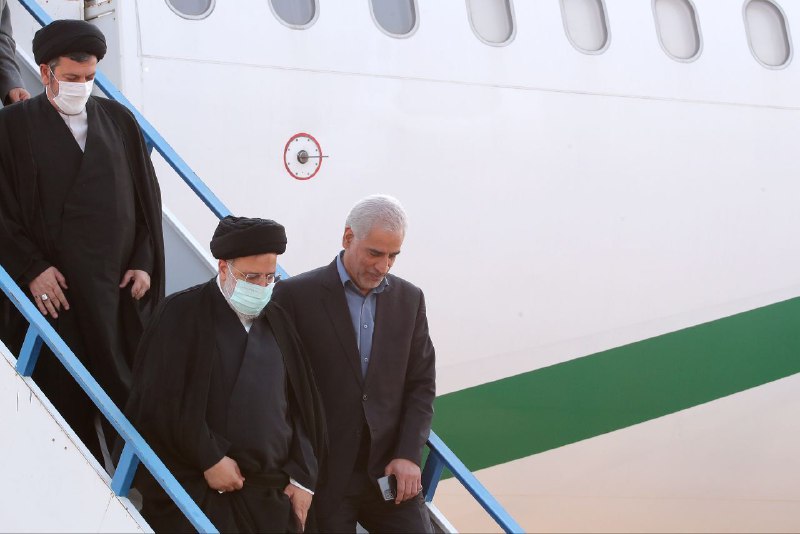 لحظه ورود رئیس‌جمهور به فرودگاه دزفول به منظور افتتاح طرح بزرگ آبرسانی غدیر+گزارش تصویری