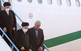   تصاویری از لحظه ورود رئیس‌جمهور به فرودگاه دزفول به منظور افتتاح طرح بزرگ آبرسانی غدیر