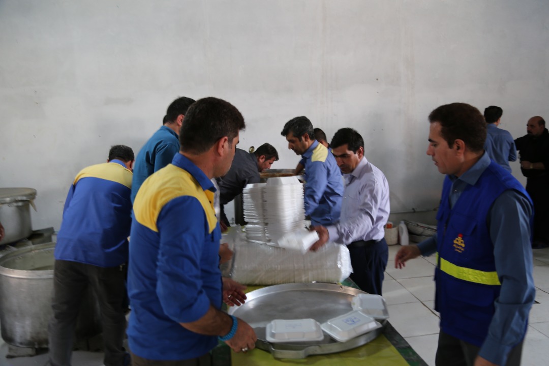 توزیع بیش از ۴۸ هزار پرس غذا توسط شرکت گاز ایلام در بین زائران اربعین