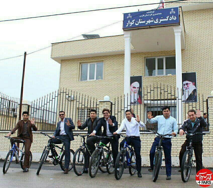 قاضی های دوچرخه سوار در کوار + عکس | ایران آنلاین